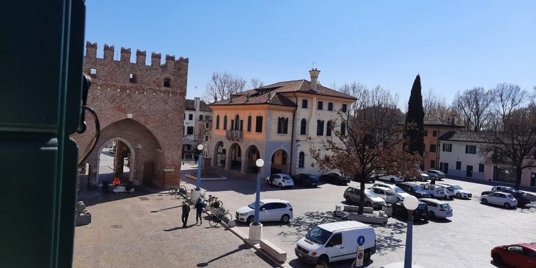 Vista piazza.7