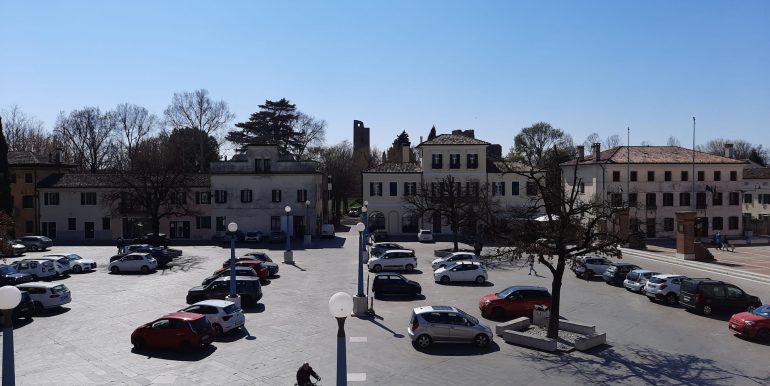Vista piazza.8