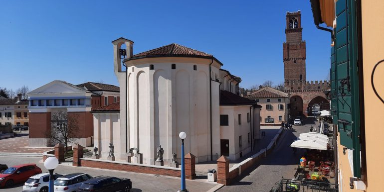 Vista piazza.9