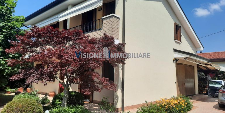 Esterno.14