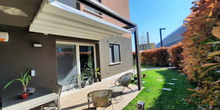 11.Esterno.17