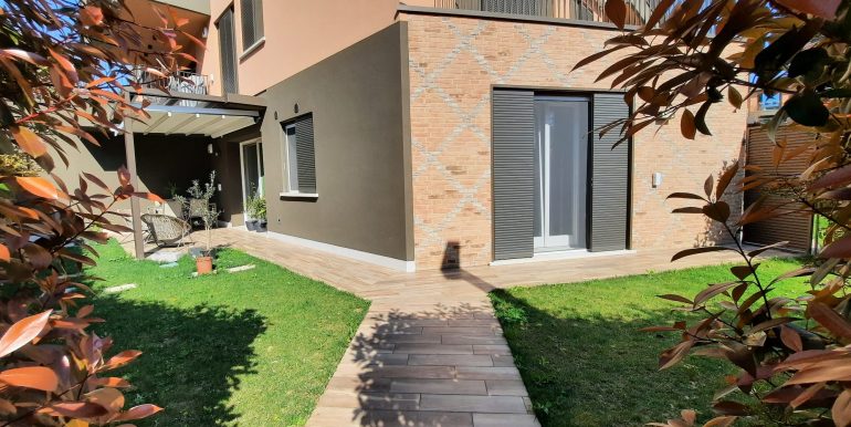 9.Esterno.9